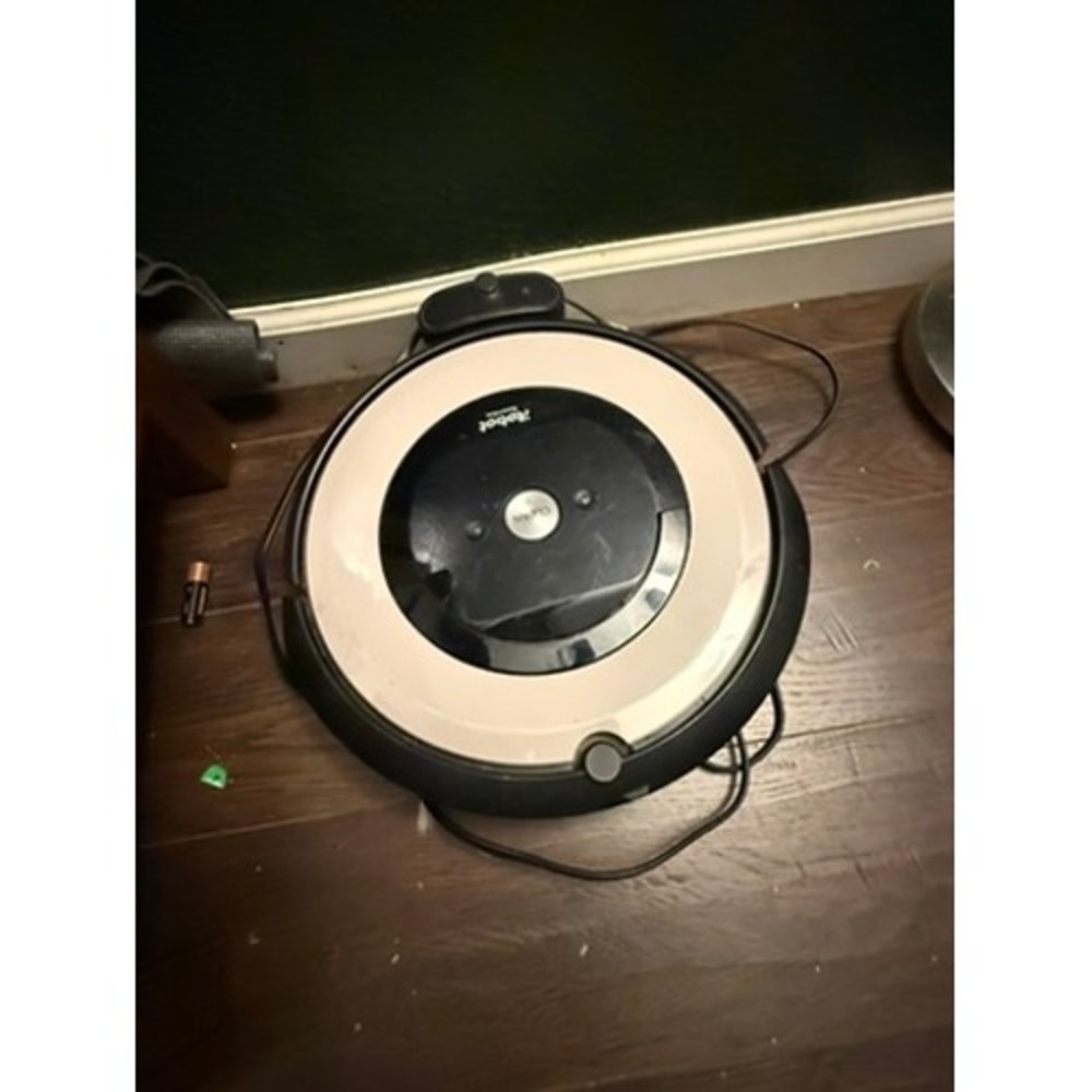 iRobot Roomba e5 Robot Vacuum AeroForce WiFi w/ Charging Dock Black Beige